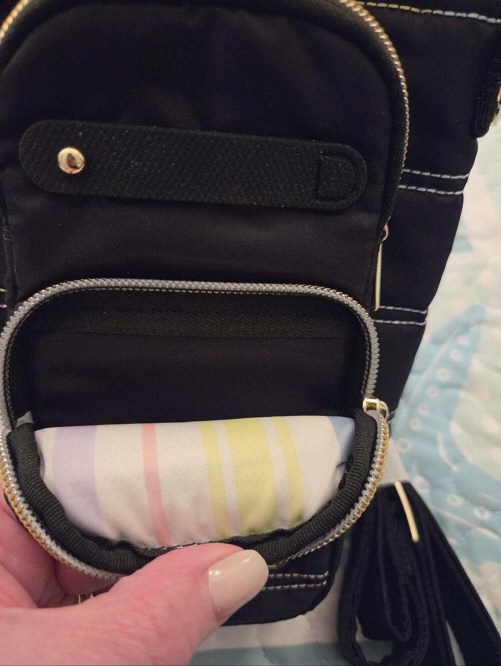 Lug huggie wide black with icepop stitch gold hardware and charm bar - Picture 4 of 5